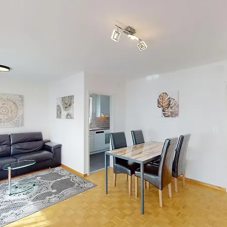 Apartment Very 1br Flat With Sunny Balcony - Sky4 *