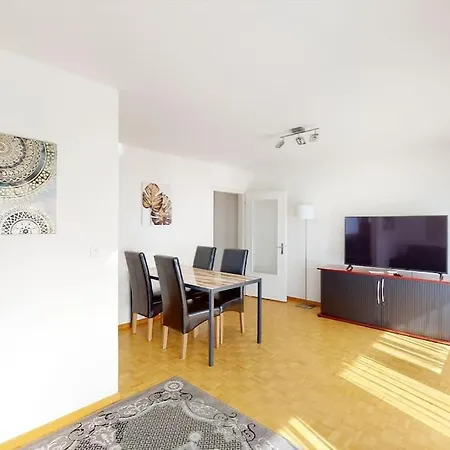 Very 1br Flat With Sunny Balcony - Sky4 Apartment *