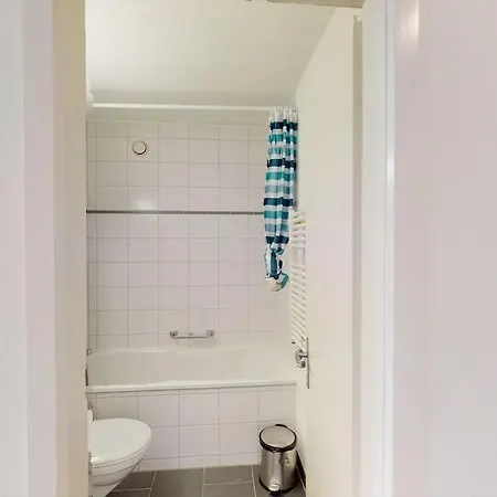 Very 1br Flat With Sunny Balcony - Sky4 아파트 취리히