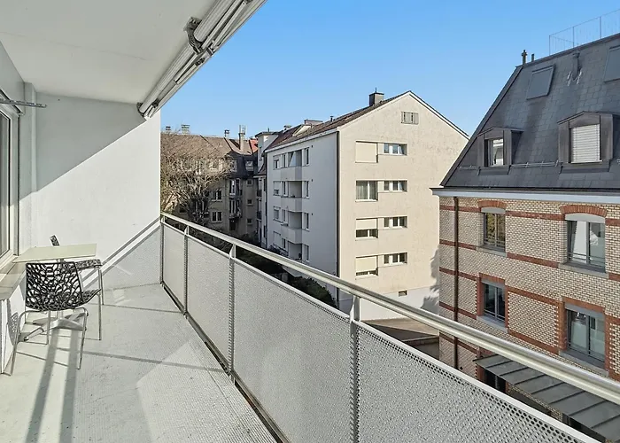 Very 1br Flat With Sunny Balcony - Sky4 Lägenhet